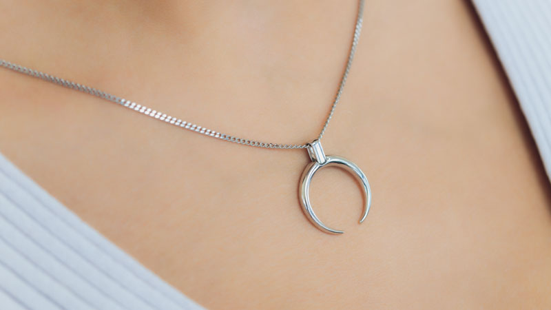 Sterling silver jewellery necklace (you can shop for silver jewellery online)