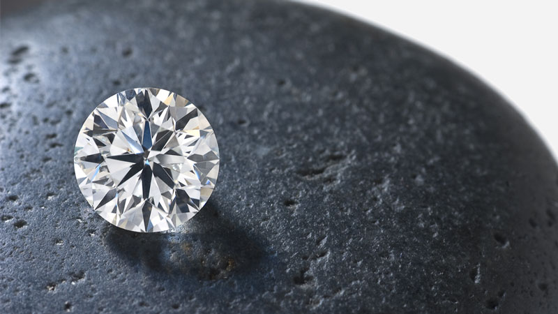A one carat round brilliant cut diamond.