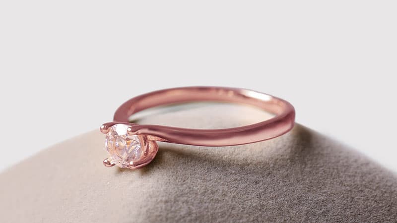 Diamond ring of rose gold