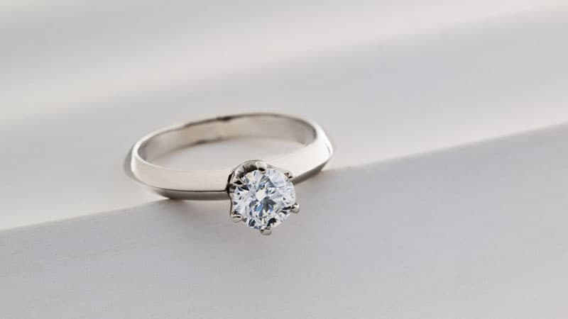 White gold ring with solitaire diamond