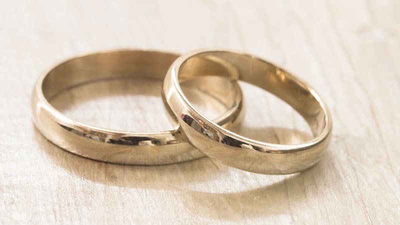 Jewellery rings of the most impure gold (10 karat)
